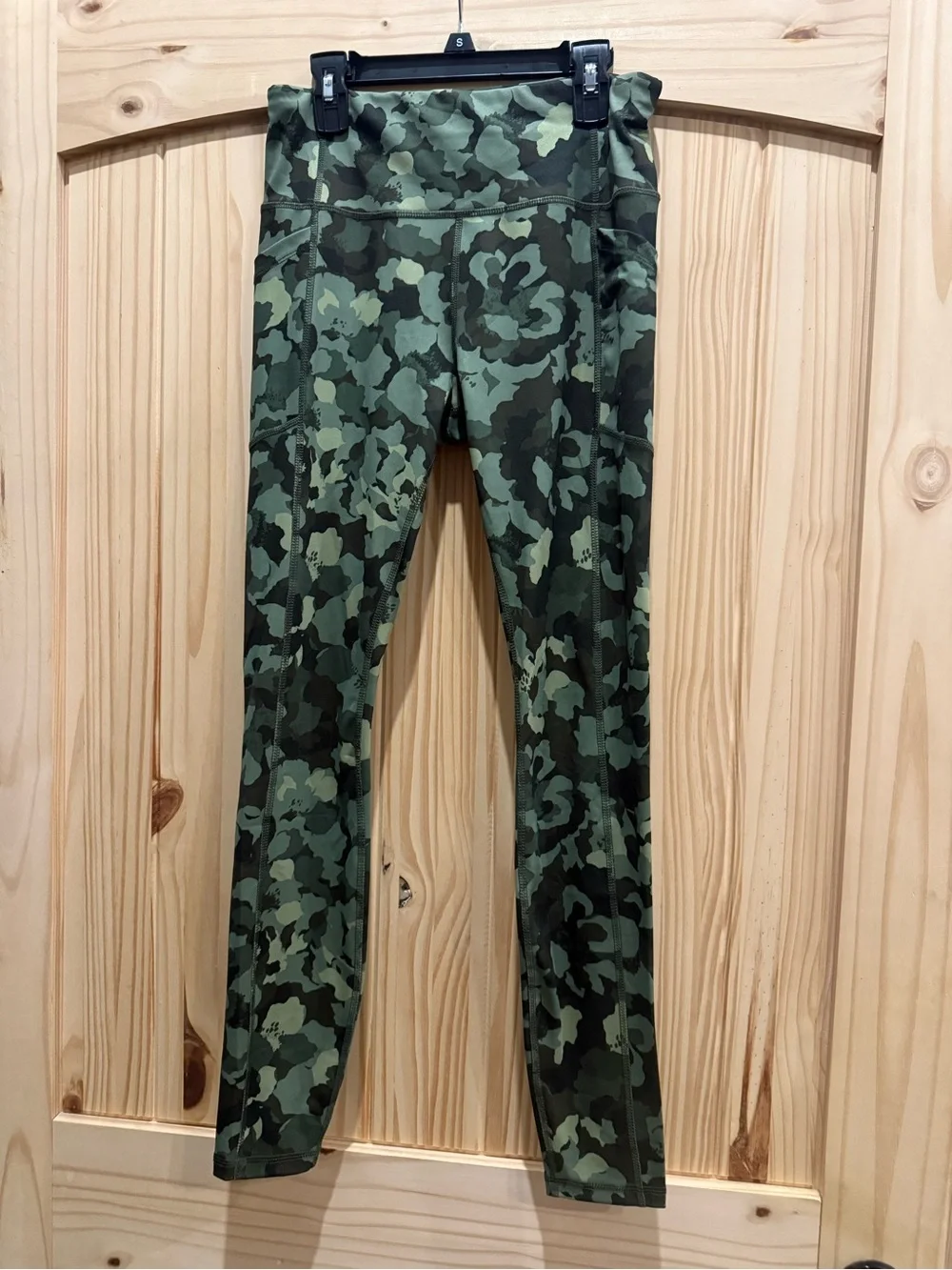 Women's Camo High-Waist Leggings - Green Camouflage, Size Small